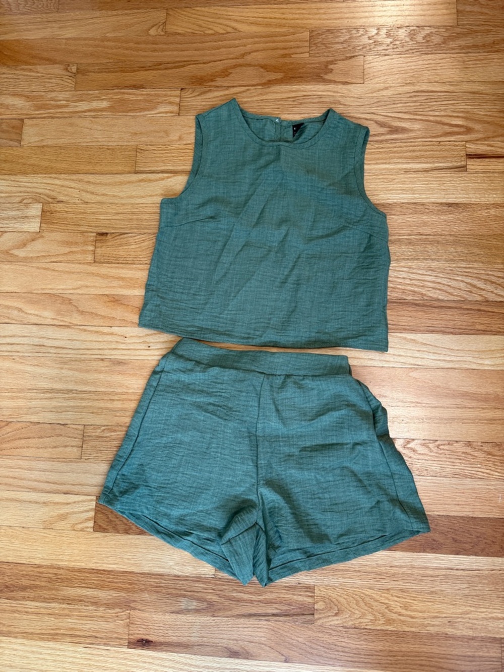 Two-Piece Sleeveless Crop Top & High-Waist Shorts Set - Olive Green